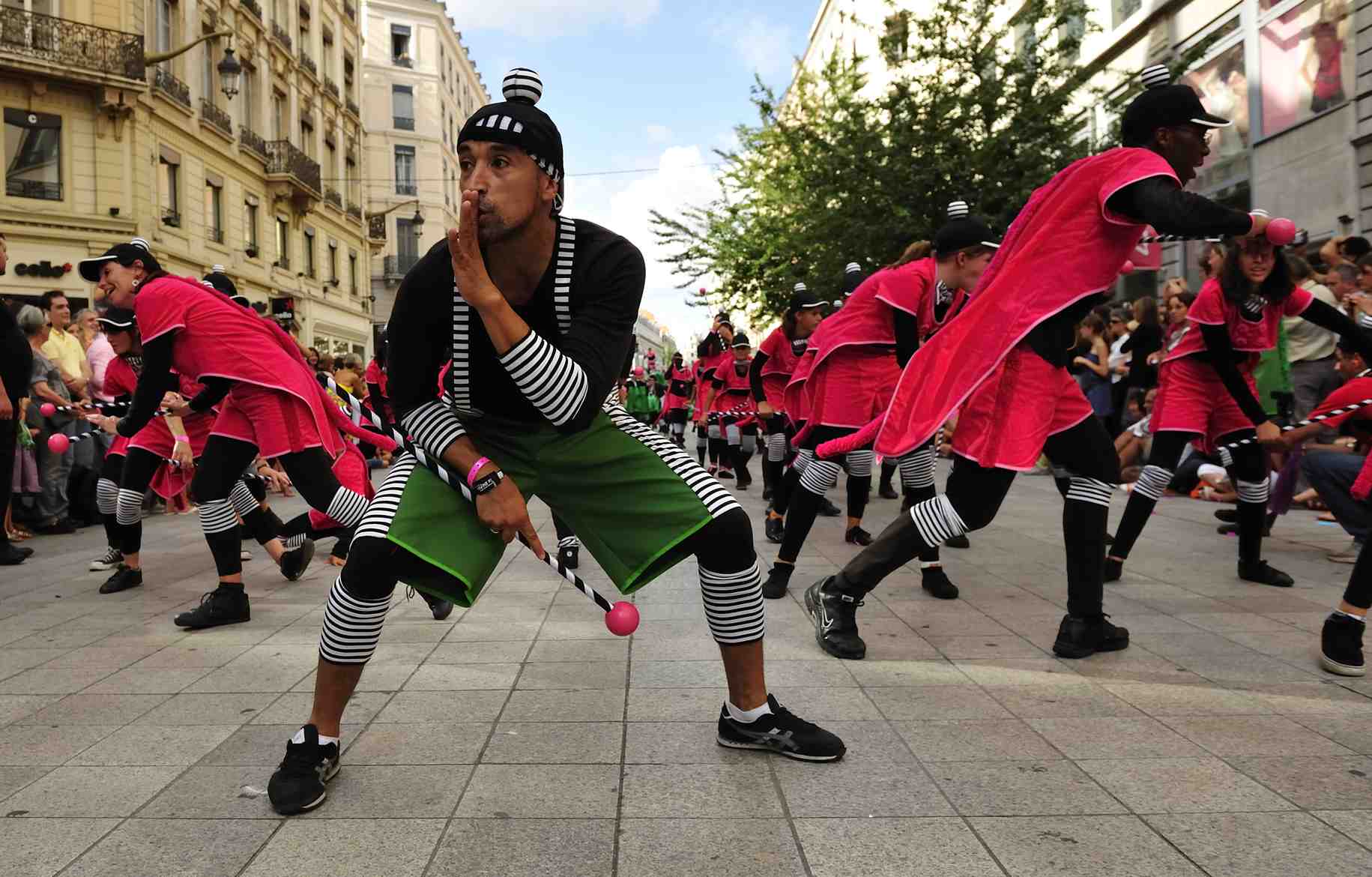 Defile-Biennale-Danse-Lyon-2010-Bron