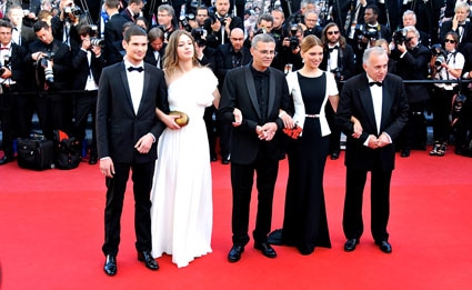 L'équipe d'Adèle reçoit la Palme d'Or du 66ème Festival de Cannes