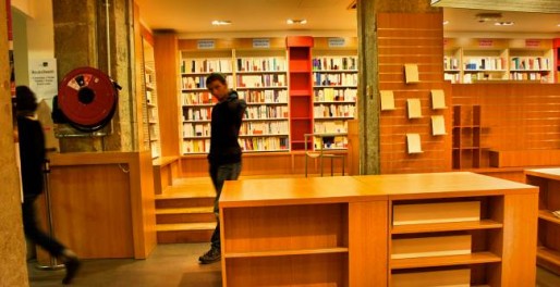 Les rayons sont presque vides et les libraires fatigués. Crédits Camille Romano/Rue89Lyon