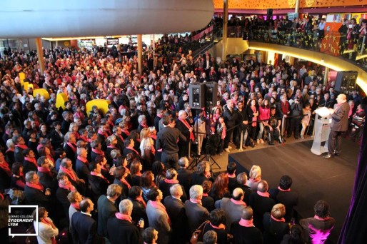 Une photo du meeting de Gérard Collomb pendant son discours, au Pathé Vaise. Prise par les équipes de campagne / Evidemment Lyon.