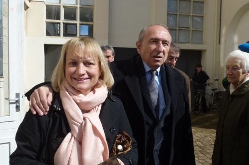 Gérard et Caroline Collomb, à la sortie de leur bureau de vote, dimanche 23 mars à Lyon. Crédit : Rue89Lyon