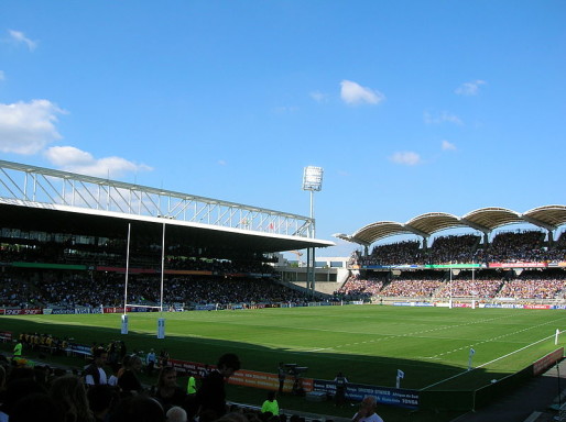 Stade de Gerland accueillant un match de rugby, crédits Wikimedia User TwoWings