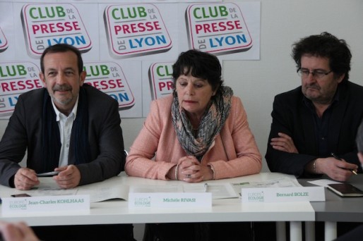 Michèle Rivasi, tête de liste Europe Ecologie, entourée de Jean-Charles Kohlaas et Bernard Bolze.