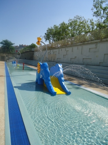 Jeux aquatiques de la piscine du Rhône ©Laura Daniel