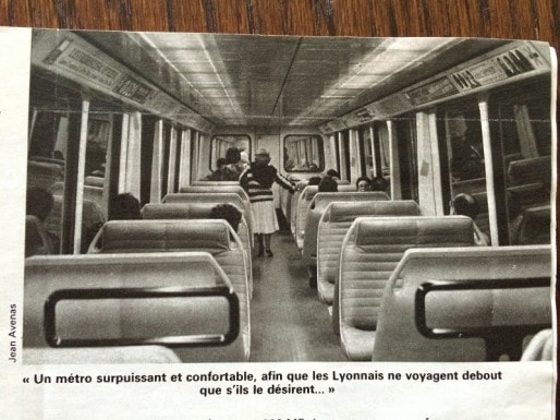 Les banquettes du métro lyonnais en 1978. Dans La Vie du Rail.