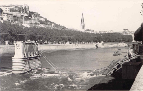 Pont d'Ainay a été dynamité par les troupes allemandes en déroute © Blog Christian Palluy