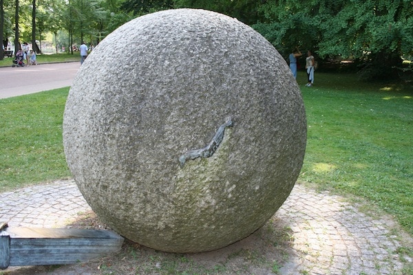 Sculpture-G7-Lyon-Japon