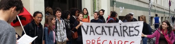 Rassemblement de d'une vingtaine de vacataires devant les bureaux de la direction de l'université Lyon 2 le 8 octobre 2014 ©DR