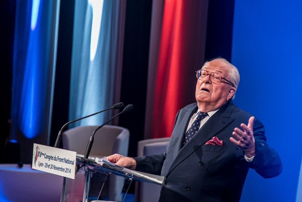 Jean-Marie Le Pen à la tribune lors de l'ouverture du 15è congrès du FN, à Lyon, le 29 novembre 2014. Crédit : FCaterini-Inediz/Rue89Lyon.