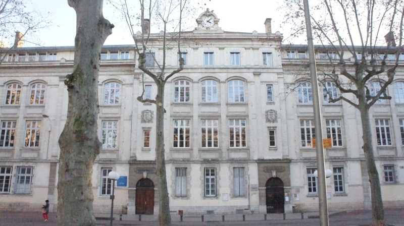 Collège Raoul Duffy place Guichard. Crédit Guillaume Bernard/Rue89Lyon