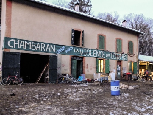 La maison forestière rebaptisée "MaquiZAD" par ceux qui l'occupent depuis le 30 novembre 2014. Crédit : VG/Rue89Lyon