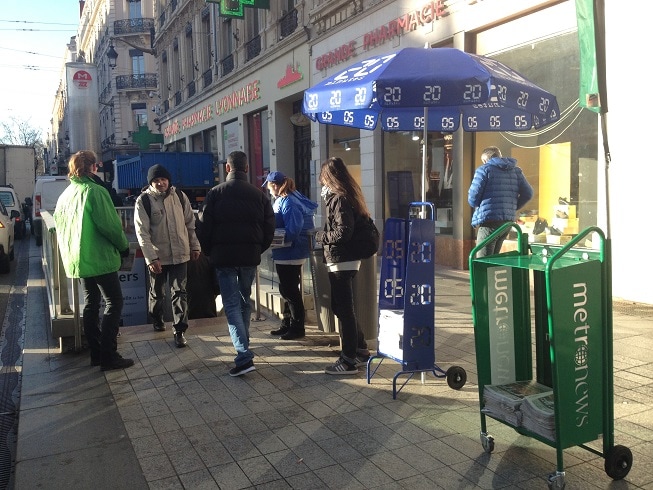 Distribution journaux 20Minutes et Metronews métro Cordeliers / Crédits AxeL Poulain/Rue89Lyon