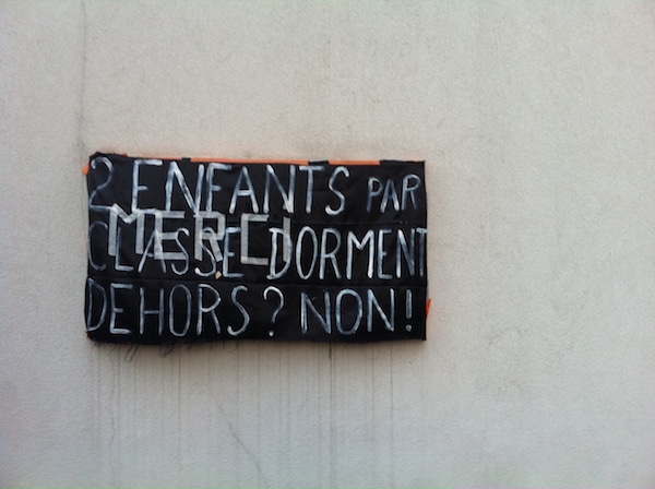 Pancarte à l'école Ampère d'Oullins, occupée depuis le 10 avril. ©DR
