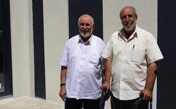 Salah Bayarassou (à droite) actuel président de l'association des musulmans de la Duchère avec Mohamed Belfar qui fut président dans les années 80. ©LB/Rue89Lyon