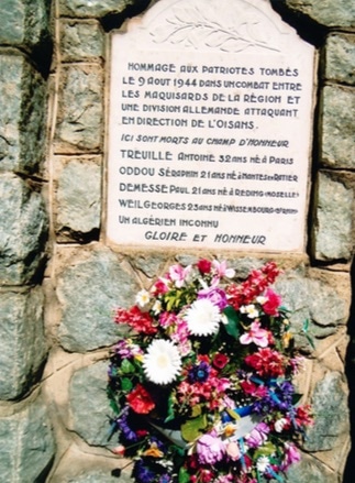 Plaque commémorative de la commune de Valbonnais (Isère). ©DR