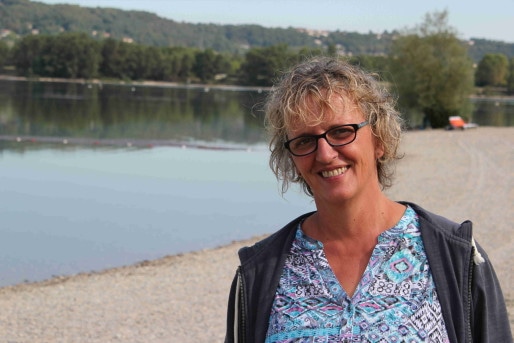 Catherine Petit, chargée de mission à la Segapal, au bord des Eaux bleues - Crédit Eva Thiébaud