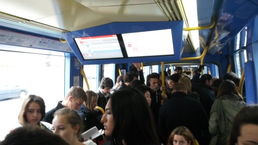 En moyenne, les étudiants laissent passer deux trams avant de pouvoir se rendre sur le campus Porte des Alpes.