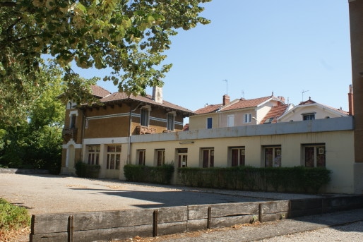 L'aile ajoutée pour accueillir les dortoirs relie la villa à l'ancienne loge du gardien. ©MP/Rue89Lyon