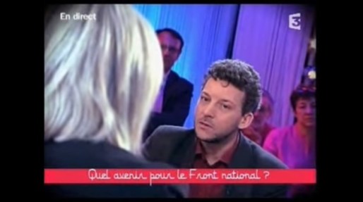Erwan Lecoeur face à Marine Le Pen dans l'émission "Ce soir ou jamais" sur France 2, en novembre 2012. 