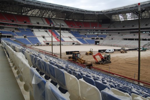 En octobre 2015 les sièges étaient posés sur une moitié des tribunes du stade environ. © BE pour Rue89Lyon