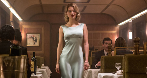 Madeleine (Léa Seydoux) en route pour diner avec Bond.