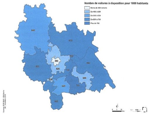 Le nombre de voitures par ménage a baissé entre 2006 et 2015.