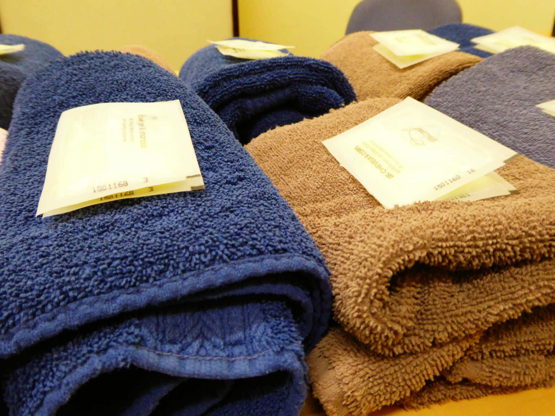 A l'entrée, des serviettes et des savons individuels sont mis à la disposition des usagés