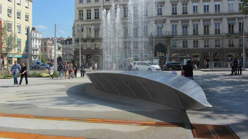 La fontaine, place de l'Hôtel de Ville (Saint-Etienne) / © Obras