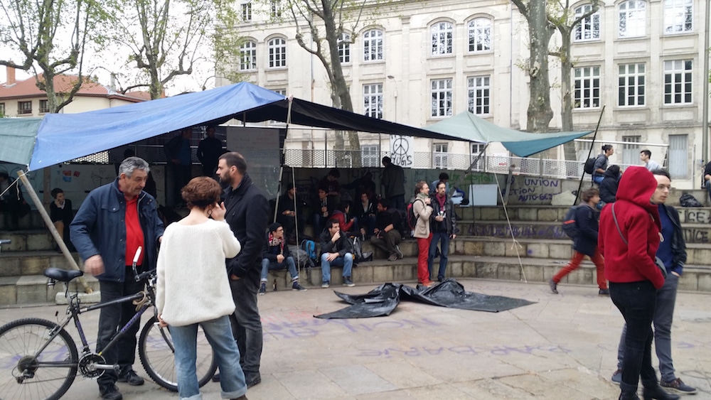 Place Guichard vendredi 15 avril vers 18h. ©LB/Rue89Lyon