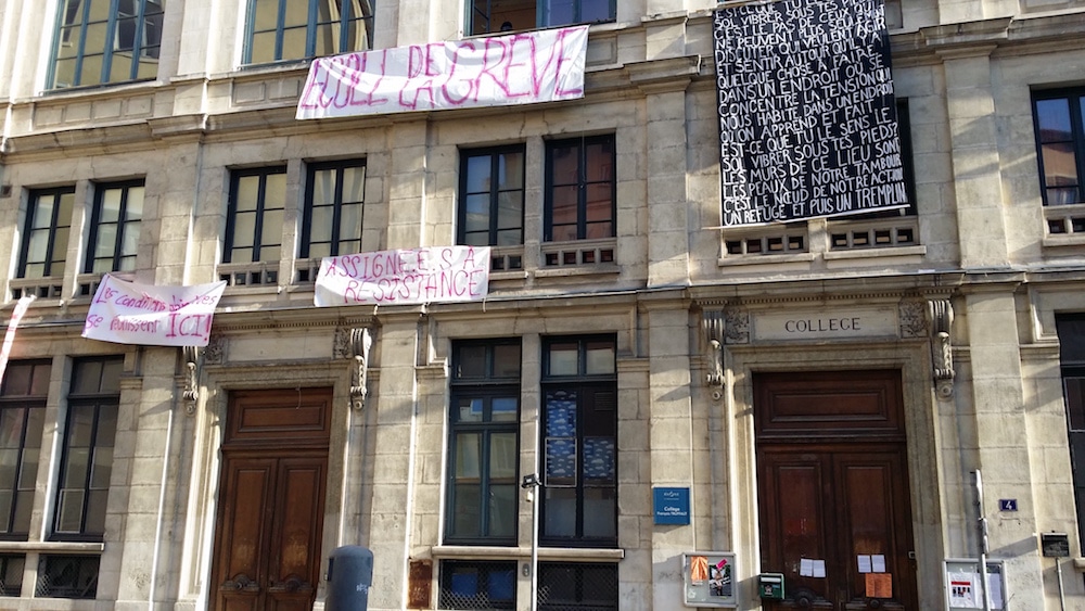 L'ancien collège Truffaut a été investi dans l'après-midi du 17 mai, après une manifestation contre la loi travail. ©LB/Rue89Lyon