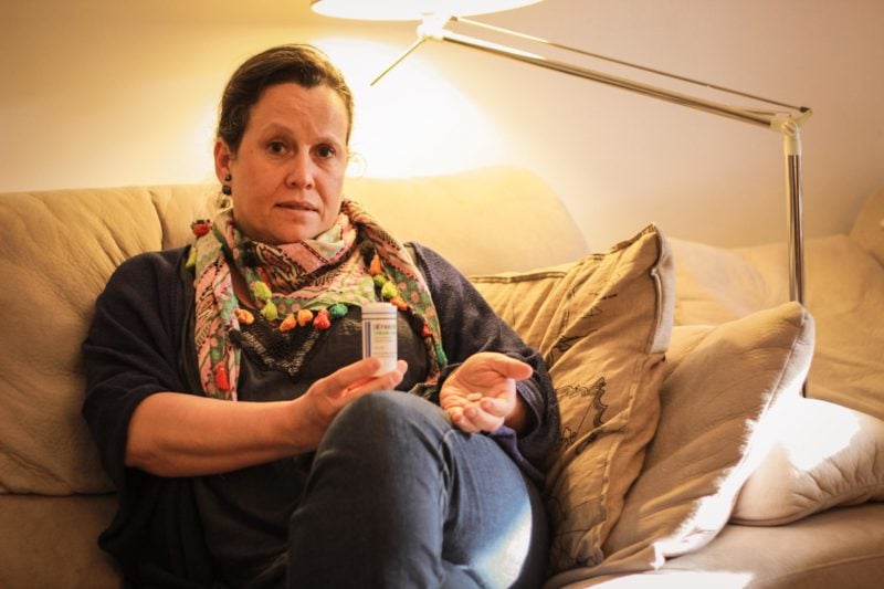 Sabine Fressinnier, 51 ans, est épileptique depuis l'âge de 9 ans. Elle prend de la Dépakide depuis l'âge de13 ans. Crédit Damien Renoulet