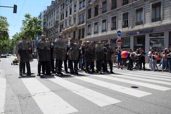 Les policiers ont remplacé les cages de foot.©SS/Rue89Lyon