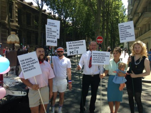 L'équipe du magazine Hétéroclite pendant la dernière Gay pride. 