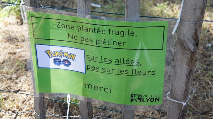 Pancarte Pokémon Go Parc de la Tête d'Or Lyon. © Romain Chevalier/Rue89Lyon.