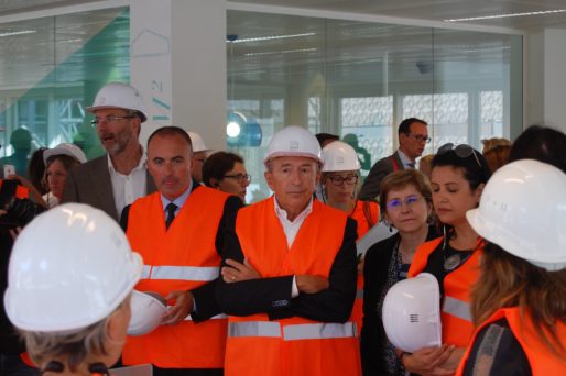Gérard Collomb, Michel Le Faou, Annie Guillemot et Fouziya Bouzerda lors de la visite du chantier de l'immeuble Silex 1 le 30 août 2016. © BE/Rue89Lyon