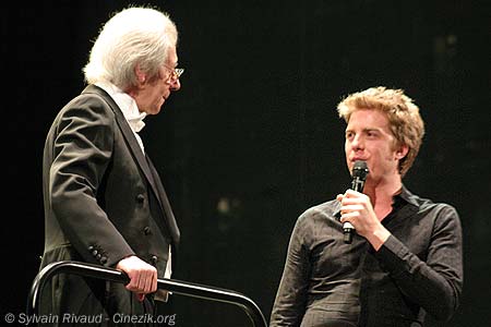 Au Grand Rex en 2007, Schifrin reprenait le thème de Dirty Harry avec Kyle Eastwood à la basse.