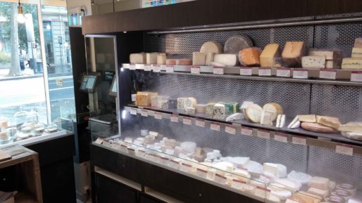 La vitrine de la fromagerie, un gros investissement de départ pour Jean Bordereau. Photo BE/Rue89Lyon