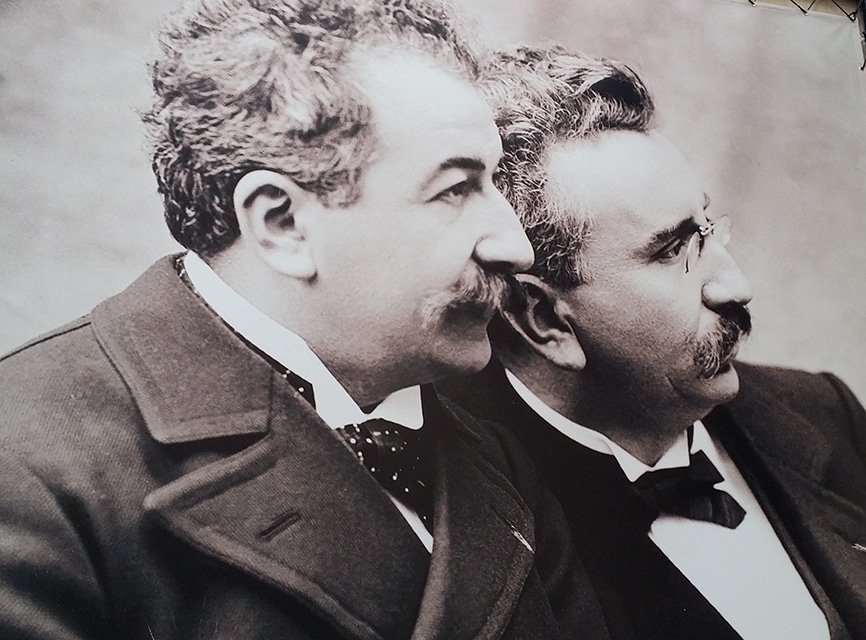 Une affiche représentant les deux frères au musée Lumière. ©Rue89Lyon