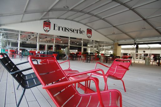 La brasserie du LOU Rugby dans le nouvel espace de réception dans l'enceinte du Matmut Stadium. Photo BE/Rue89Lyon