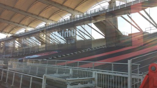 Pour les rencontres du LOU Rugby les virages sont fermés pour réduire la capacité du Matmut Stadium. Photo BE/Rue89Lyon