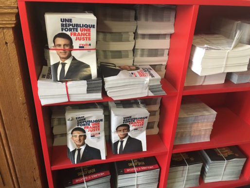 Les tracts pour Manuel Valls a la fédé PS du Rhône, à la veille du premier tour de la primaire. ©DD/Rue89Lyon.