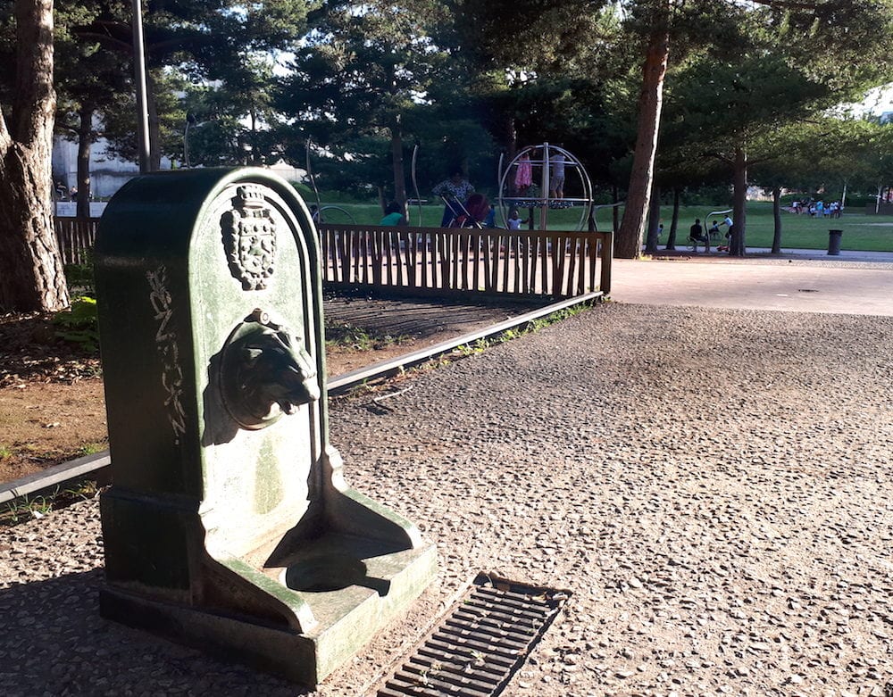 La fontaine publique à sec de l'esplanade Mandela. ©DR