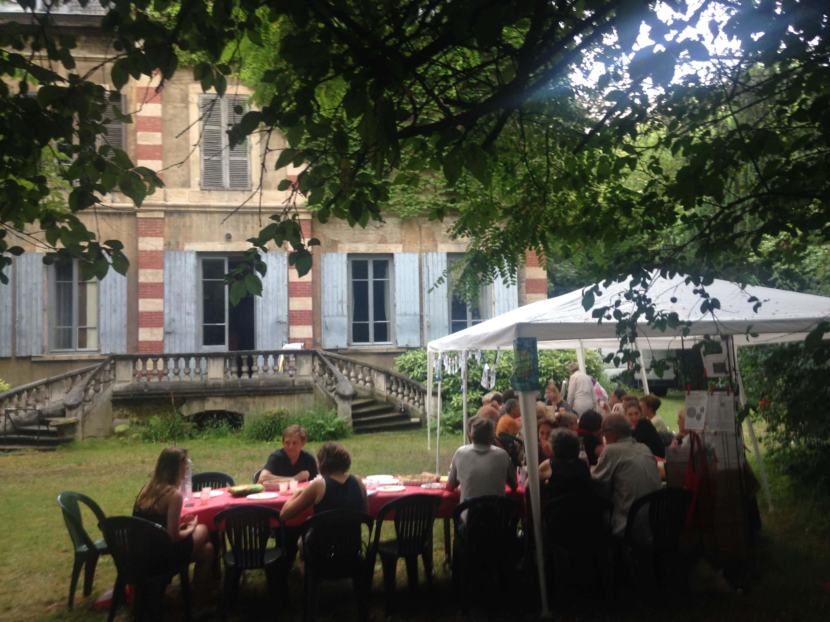 Pique-nique à la villa Monoyer organisé par le Pari Solidaire Lyon ©HH/Rue89Lyon