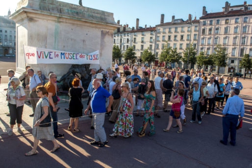 Rassemblement pour la survie du Musée des Tissus.