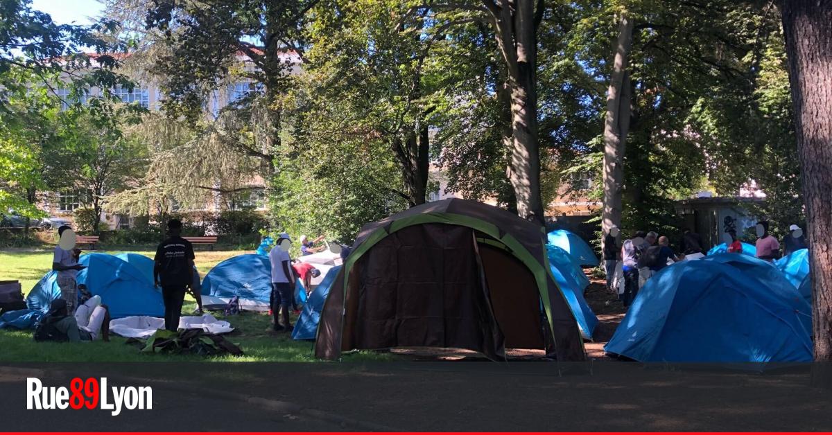 Sur Rue89Lyon : Jeunes migrants à la rue à la Croix-Rousse : la Ville de Lyon ouvre un gymnase