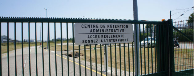 L'entrée de l'ancien centre de rétention administrative CRA de Lyon Saint-Exupéry. ©LB/Rue89Lyon