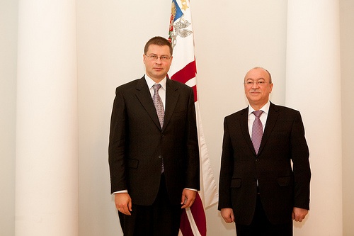 A droite, Kamaladdin Heydarov, photographié avec l'ex-premier ministre letton Valdis Dombrovskis ©Anrijs Požarskis/Flickr/CC