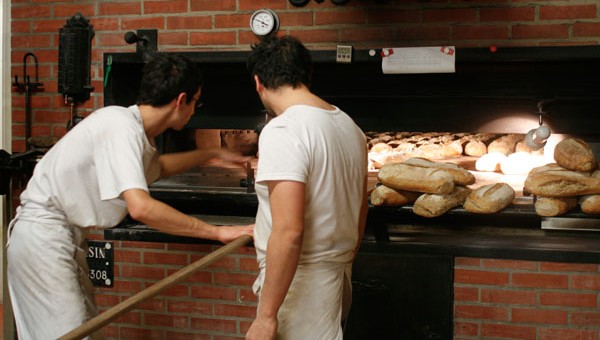A Lyon, une boulangerie bio livre à vélo et carbure à l’autogestion