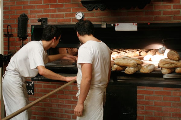 A Lyon, une boulangerie bio livre à vélo et carbure à l’autogestion