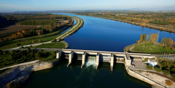 Barrage hydraulique de Pierre-Bénite, dans le Rhône. Crédit : CNR.